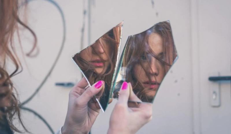 До чого сниться дзеркало, яке тріснуло