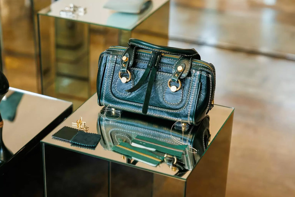 Маленька сумка — великий акцент: як обрати модель, що «витягне» весь образ