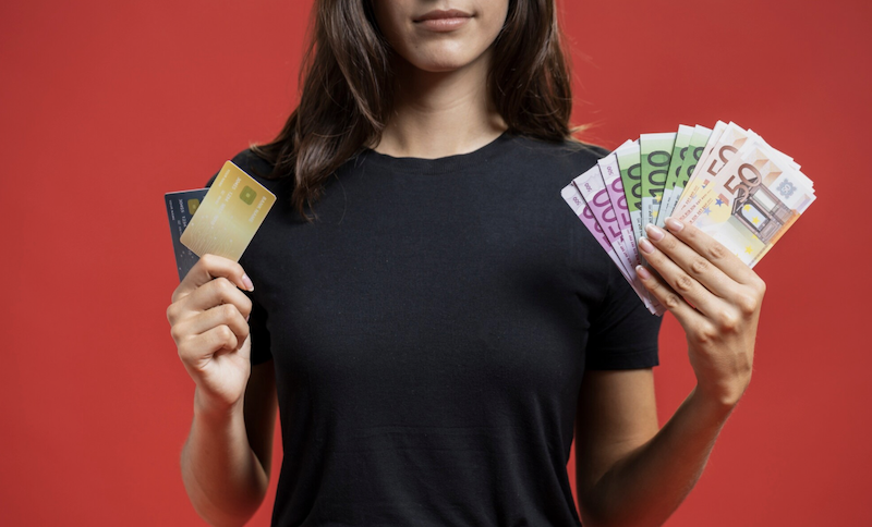 Що символізують уві сні гроші на картці – тлумачення по сонниках