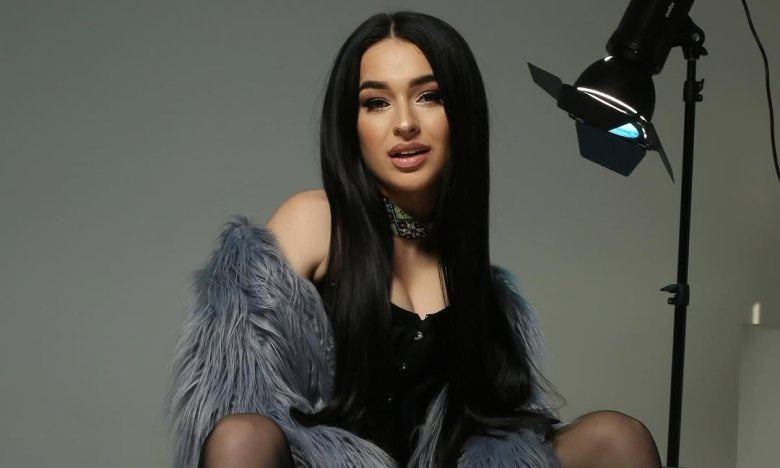 Виступ співачки FIINKA