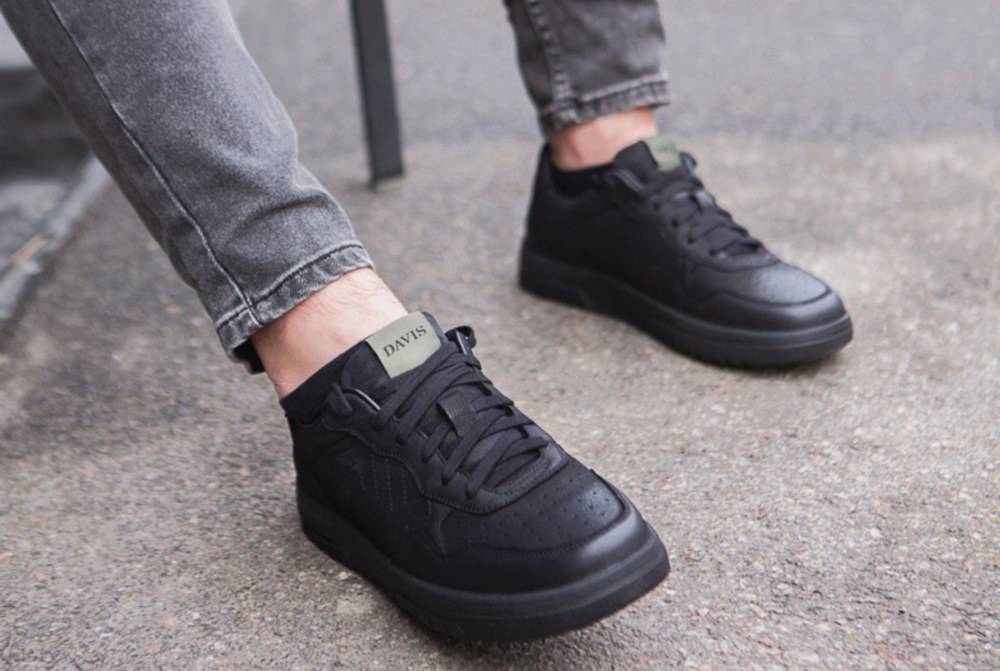 Стильні чоловічі кросівки – яку модель обрати в 2026 році